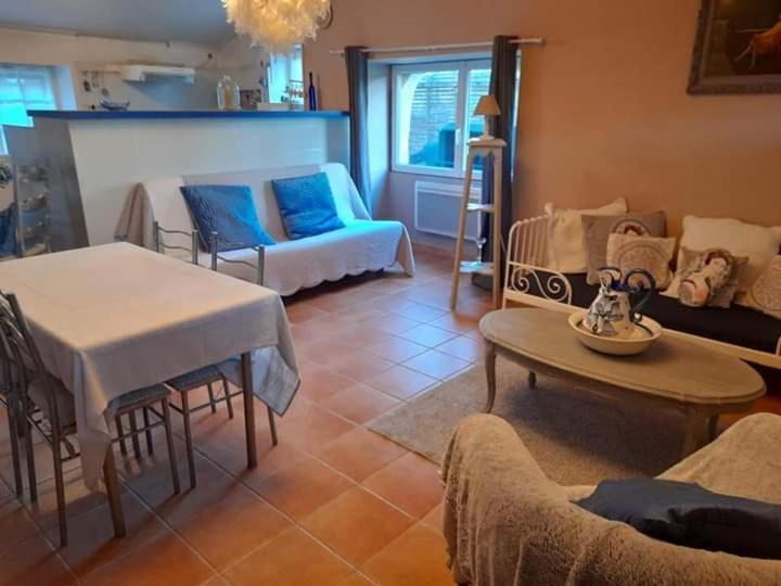 Les Demeures De La Laigne Bed & Breakfast Allas-Bocage ภายนอก รูปภาพ