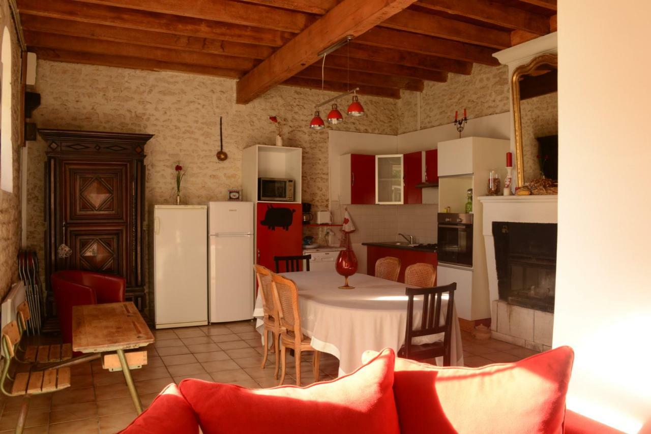 Les Demeures De La Laigne Bed & Breakfast Allas-Bocage ภายนอก รูปภาพ