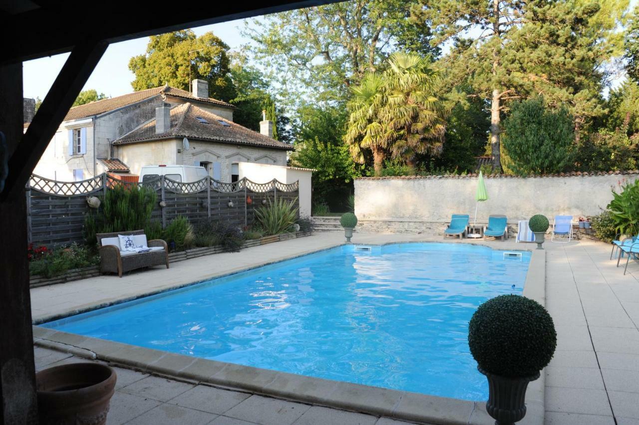 Les Demeures De La Laigne Bed & Breakfast Allas-Bocage ภายนอก รูปภาพ